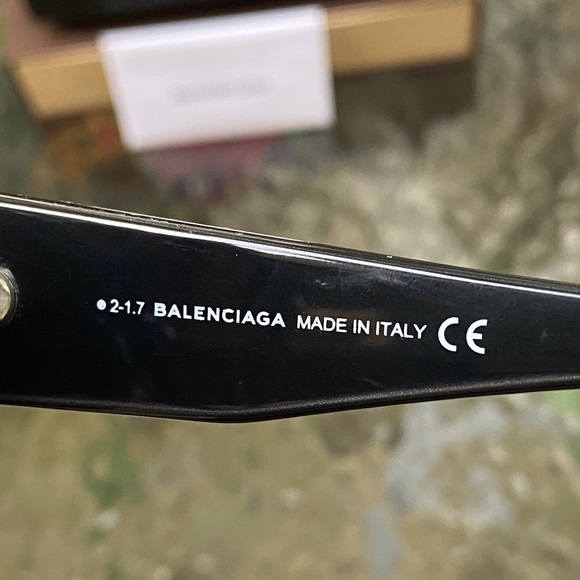 Balenciaga Black Logo Sunglasses - Picture 10 of 16